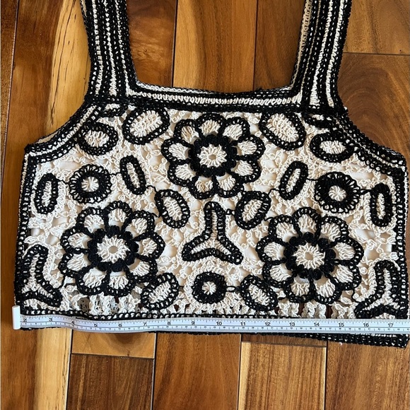 Black and Cream Floral Crochet Top - Picture 9 of 11
